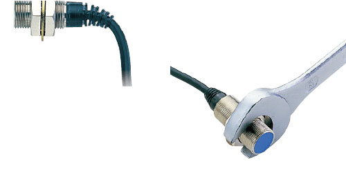 獨(dú)立的KEYENCE接近傳感器，高靈敏度和長(zhǎng)距離接近傳感器。出色的緊固強(qiáng)度：傳感器外殼厚實(shí)堅(jiān)固。傳感器牢固擰緊，以防止因振動(dòng)或沖擊引起的松動(dòng)。靈活的關(guān)節(jié)：電纜通過高靈活接頭連接到傳感器頭，可以彎曲成90度角，同時(shí)仍然可以防止電纜斷線。