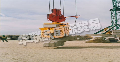 ACIMEX于1971年在法國(guó)創(chuàng)立，在鋼鐵和機(jī)械工業(yè)服務(wù)領(lǐng)域首次獲得法國(guó)在夾持和提升金屬板和鋼板領(lǐng)域的聲譽(yù)。該公司隨后擴(kuò)展了其在混凝土和管道領(lǐng)域的專(zhuān)業(yè)知識(shí)和技能。