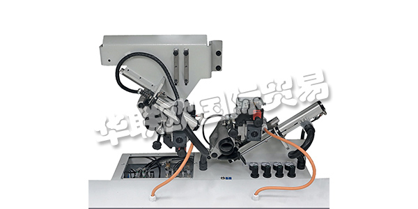 BIESSE自1969以來，一直為木工和大型家居、門窗和木質(zhì)構(gòu)筑件制造商提供技術(shù)支持。通過他們的機(jī)器，他們的客戶將他們的創(chuàng)意轉(zhuǎn)化為獨(dú)特的設(shè)計(jì)對(duì)象或標(biāo)志性的系列產(chǎn)品。